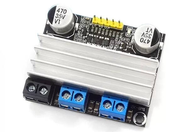 מודול דוחף זרם לשני מנועי 3V-18V DC עד 10A למנוע