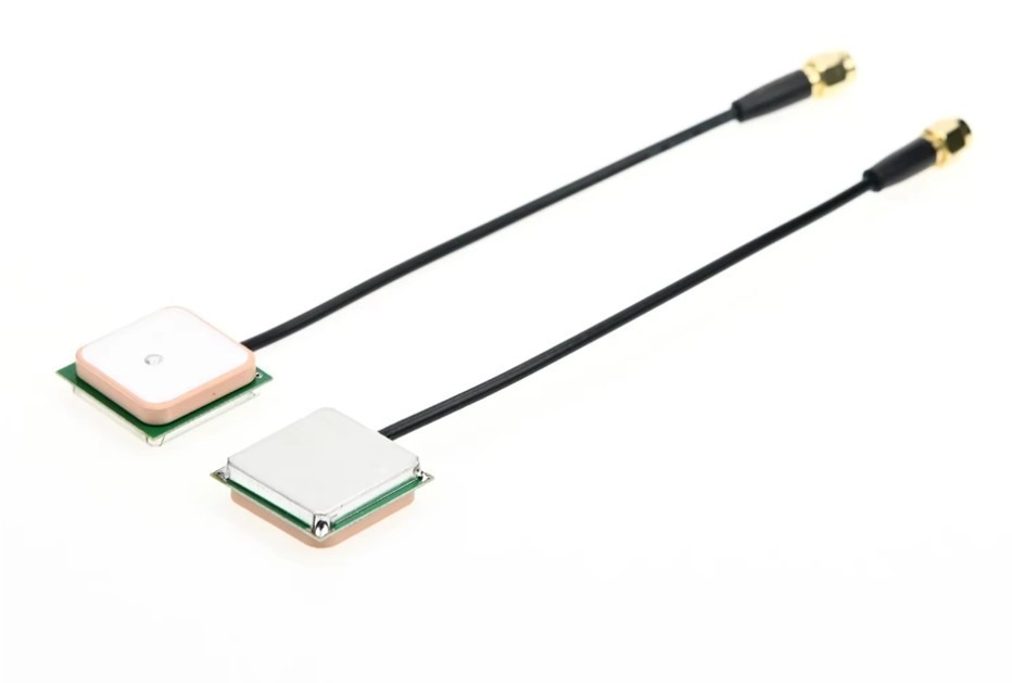 אנטנת GPS קרמית אורך 15 ס"מ מחבר SMA